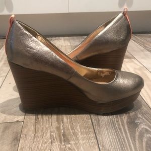 R2 silver/bronze wedges
